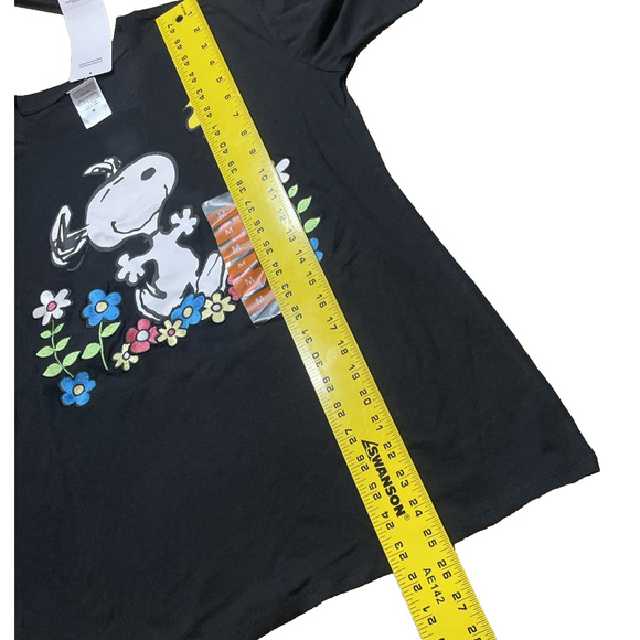 Peanuts Snoopy & Woodstock Womens Size M Black SS T-Shirt Embroidered Flowers - Picture 11 of 12